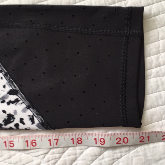 Athleta Trucool Sculptek Stealth Crop Leggings Animal Print M - Picture 13 of 15